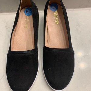 NWT, no box Kenneth Cole reaction Fay Sneaker wedge in Black. Size 6.5